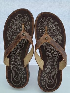 OluKai Paniolo Sandals Women's Brown Leather Embroidered Thong Flip Flop Sz 9